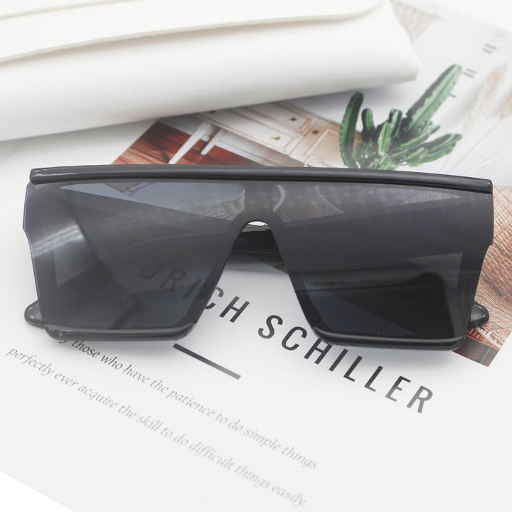 Women’s Sporty Sunglasses in Trendy Shield Design Kalsten