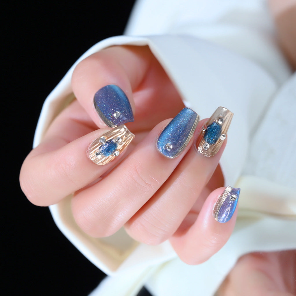 Glittery Press-On Nail Art Kalsten