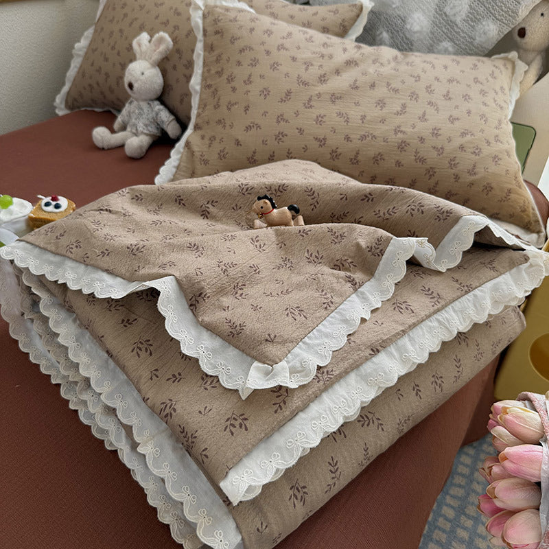 Women Cozy Bedspread with Playful Floral Pattern Kalsten
