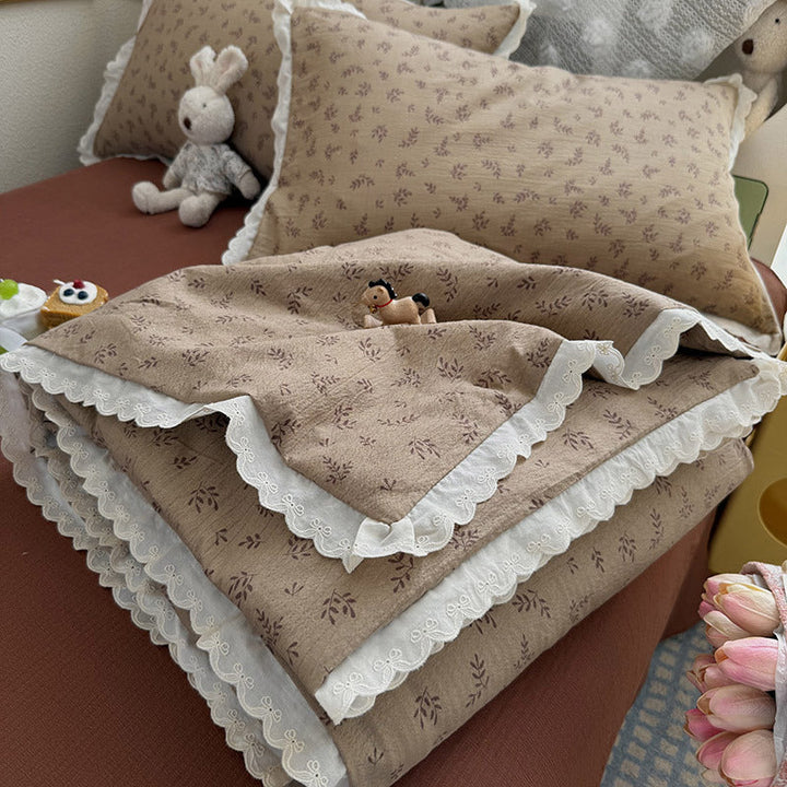 Women Cozy Bedspread with Playful Floral Pattern Kalsten
