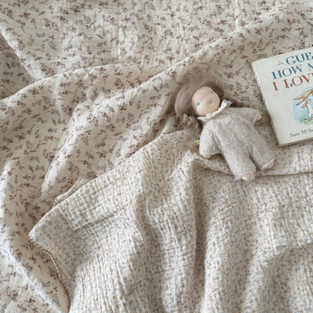 Unisex Cozy Muslin Blanket with Delicate Flower Pattern Kalsten