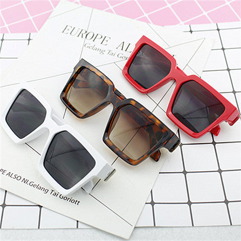 Women's oversized sunglasses in trendy corner design Kalsten
