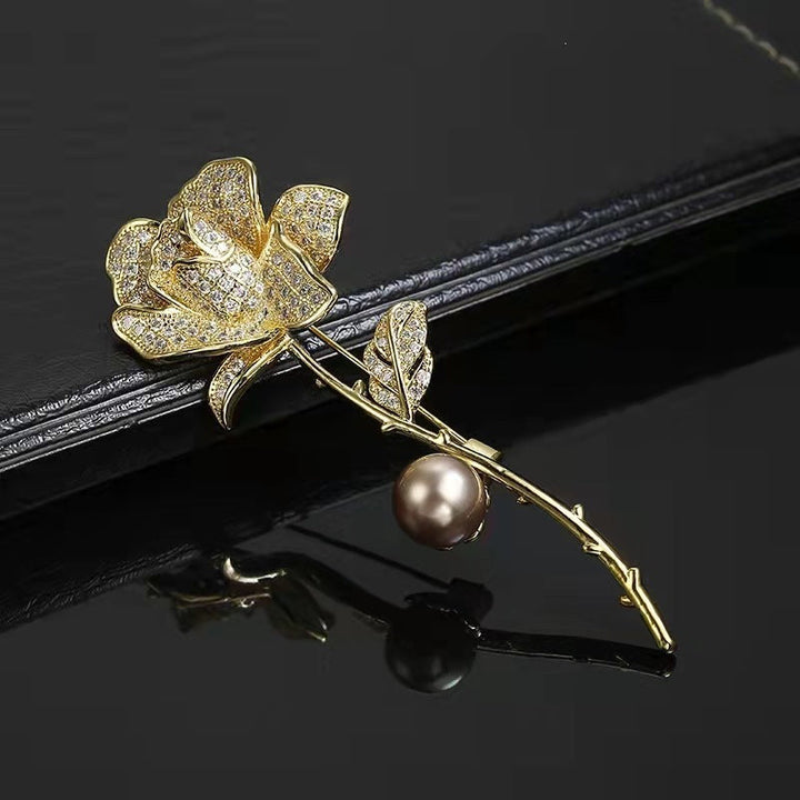 Elegant Brooch in Flower Shape with Rhinestones and Pearl Kalsten