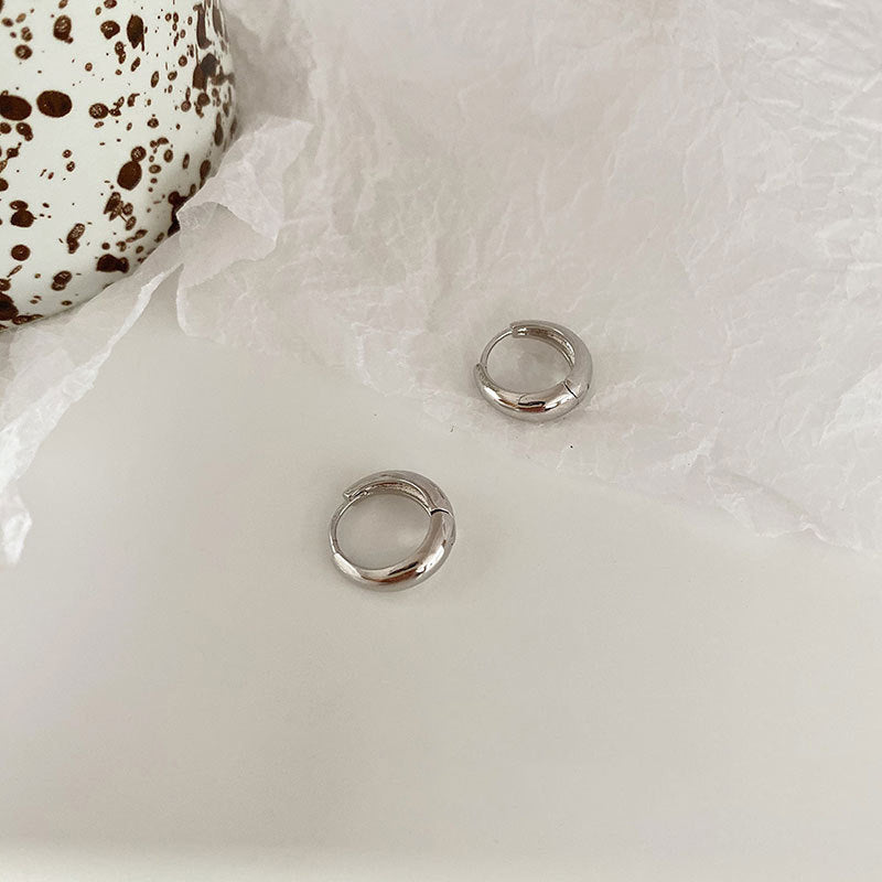 Fashionable hoop earrings with sleek design Kalsten