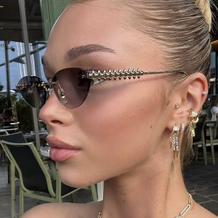Women's sunglasses in modern, geometric design with stylish metal frame and UV protection Kalsten
