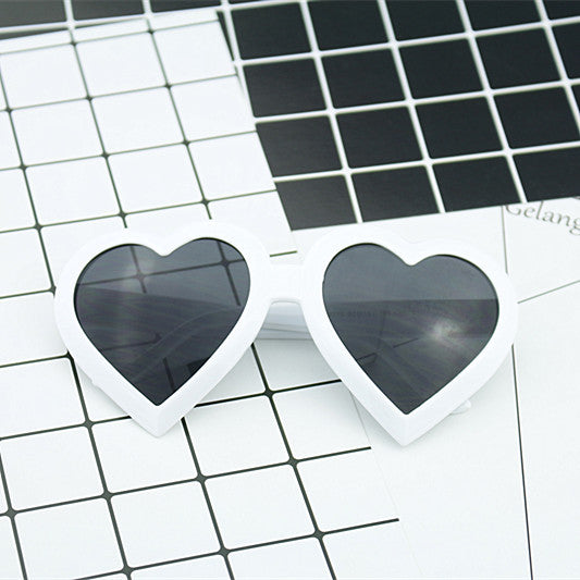 Women's Heart-Shaped Sunglasses in Modern Design Kalsten