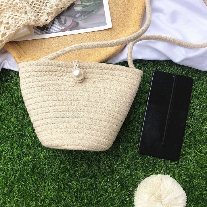Elegant shoulder bag with pearl closure Kalsten
