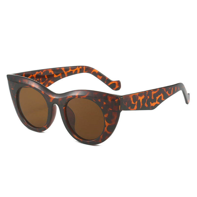 Ladies Cat-Eye Sunglasses with Wide Frame and UV Protection Kalsten