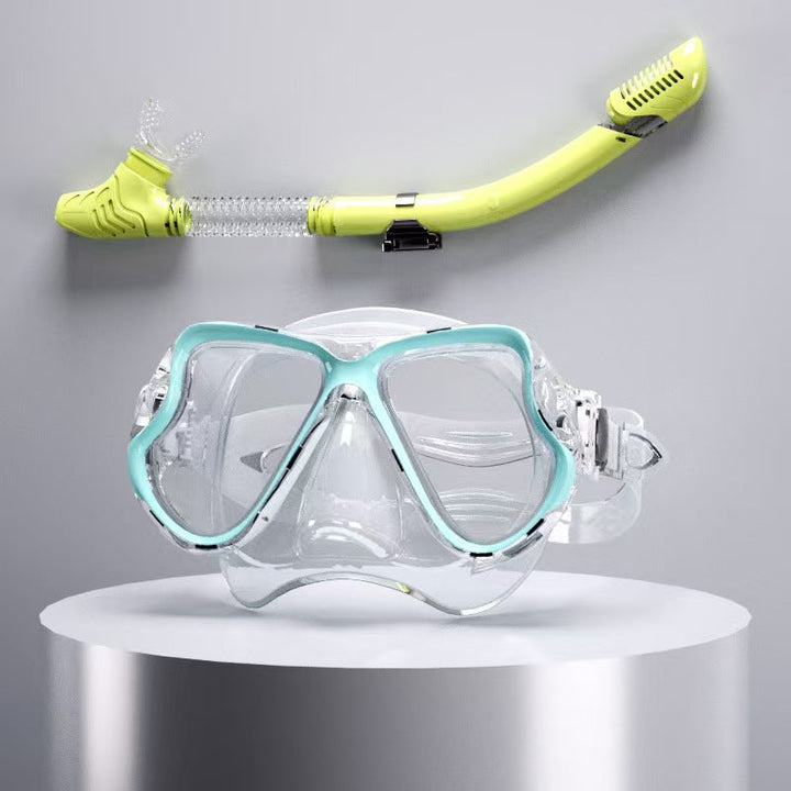 Diving mask with ergonomic design and a flexible snorkel Kalsten