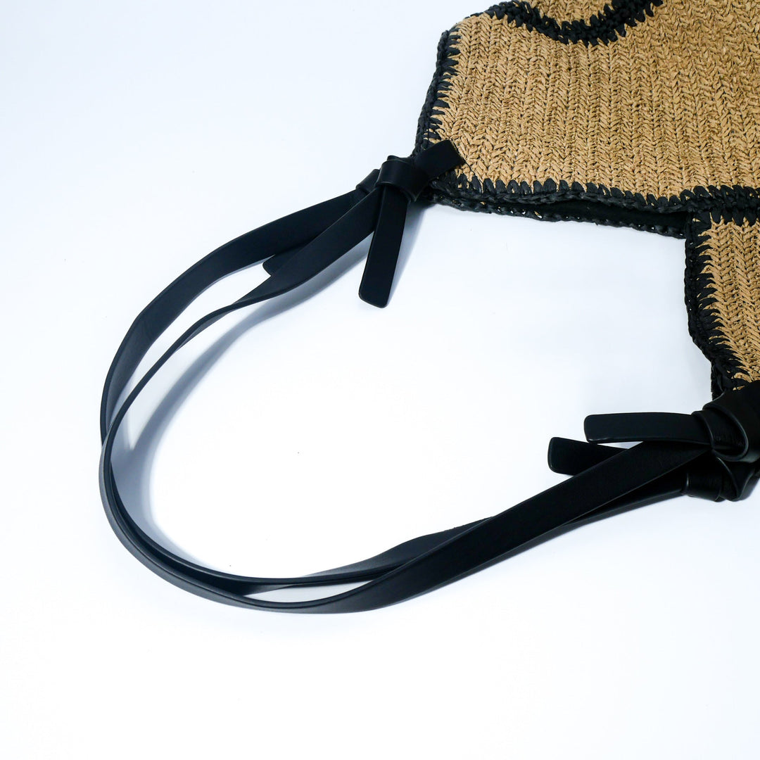 Fashionable beach bag made of woven natural material with leather handles Kalsten