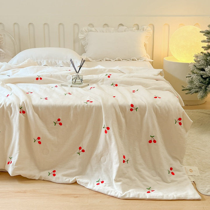 Women lightweight and breathable quilt with delicate floral patterns Kalsten
