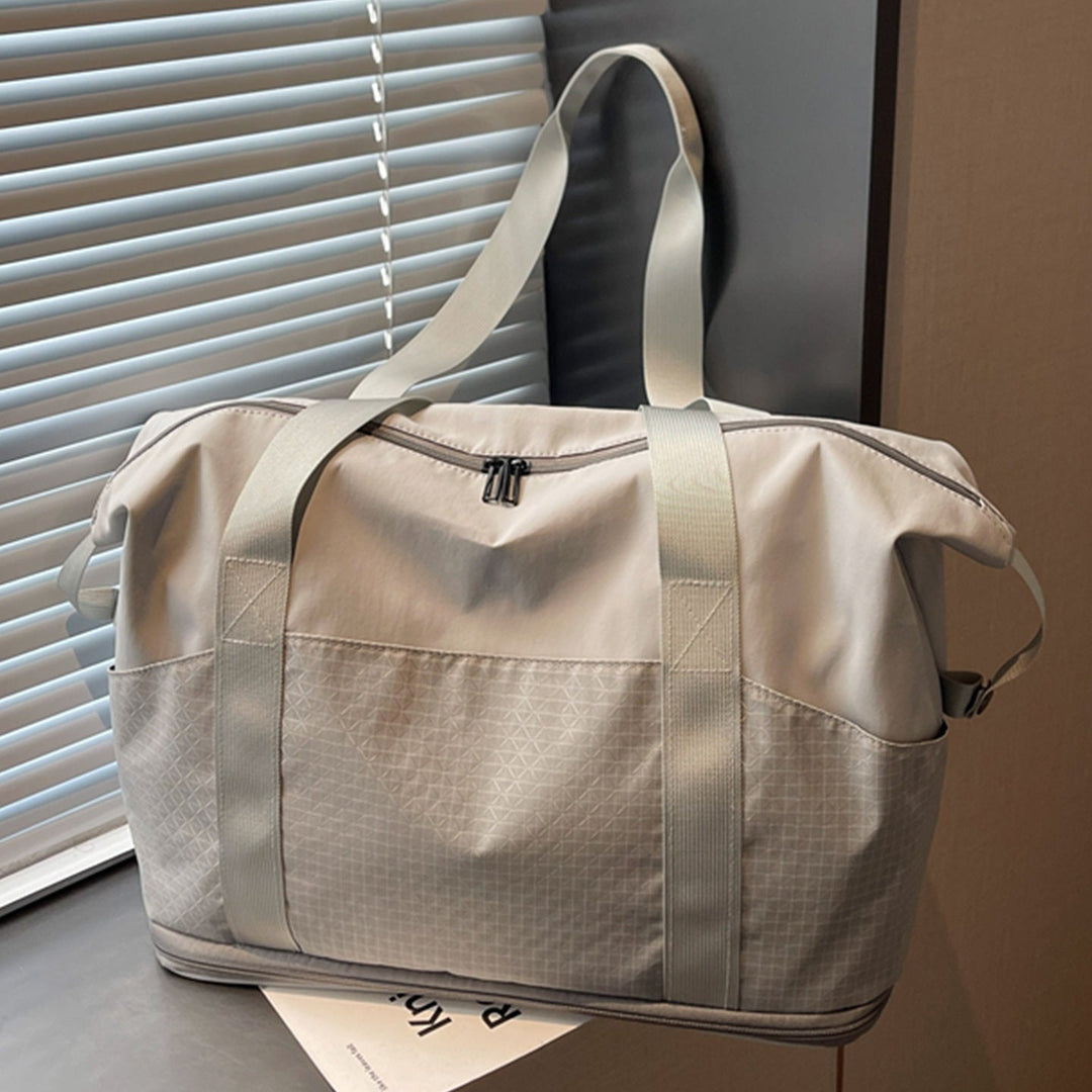 Multifunctional sports and travel bag with innovative compartment arrangement Kalsten