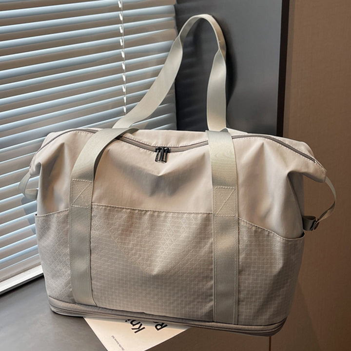 Multifunctional sports and travel bag with innovative compartment arrangement Kalsten