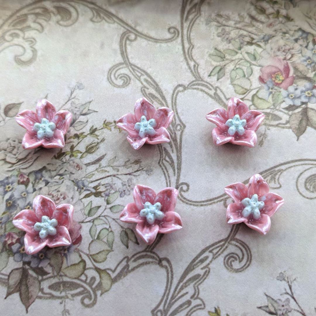 Decorative flower appliqués Kalsten