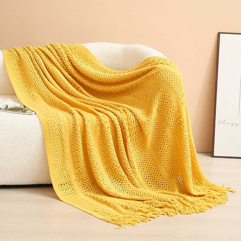 Women knitted throw blanket with fringes Kalsten
