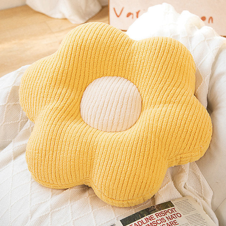 Flower-shaped cuddly pillow Kalsten