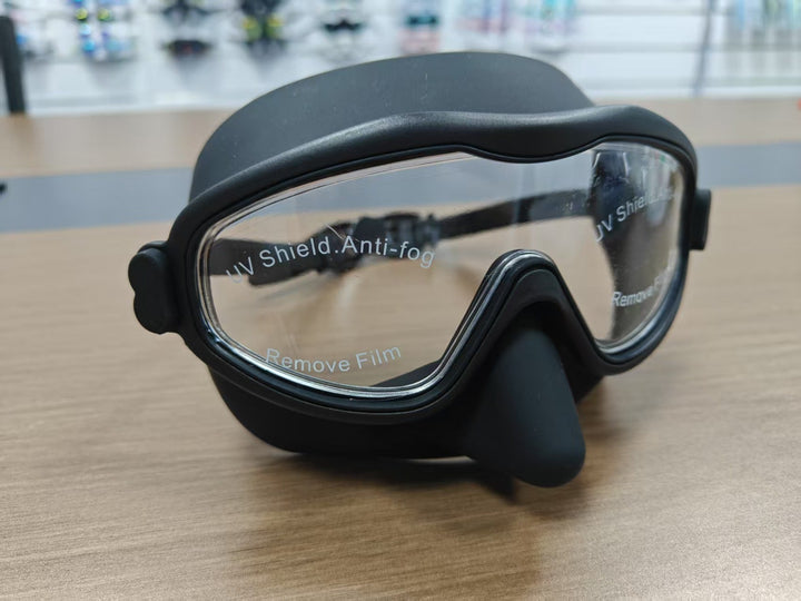 Swimming mask with adjustable comfort and clear field of vision Kalsten