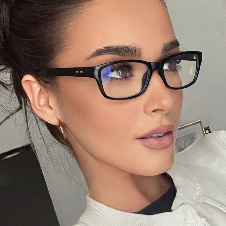 Women's sunglasses in a modern, angular design Kalsten