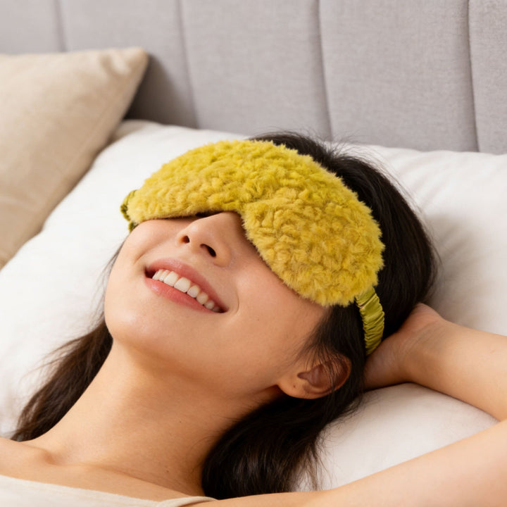 Women's luxury sleep mask with voluminous faux fur cover and softly padded eye area Kalsten