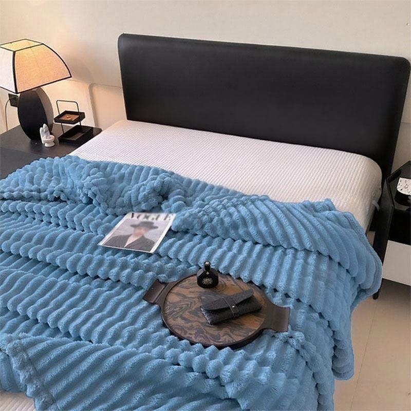 Women Plush Bedspread with Textured Design Kalsten