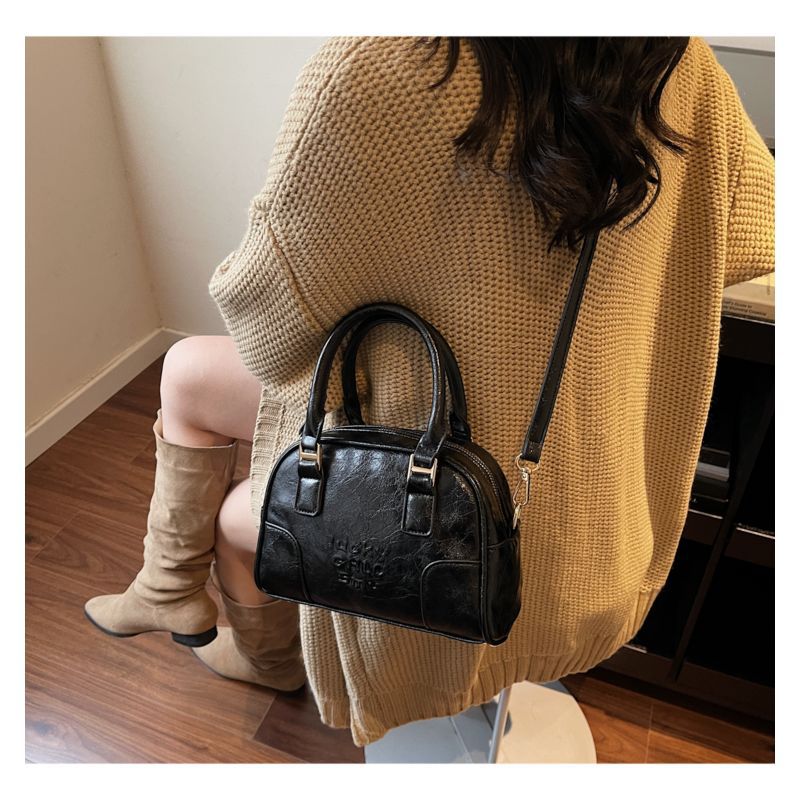 Elegant Leather Handbag Kalsten