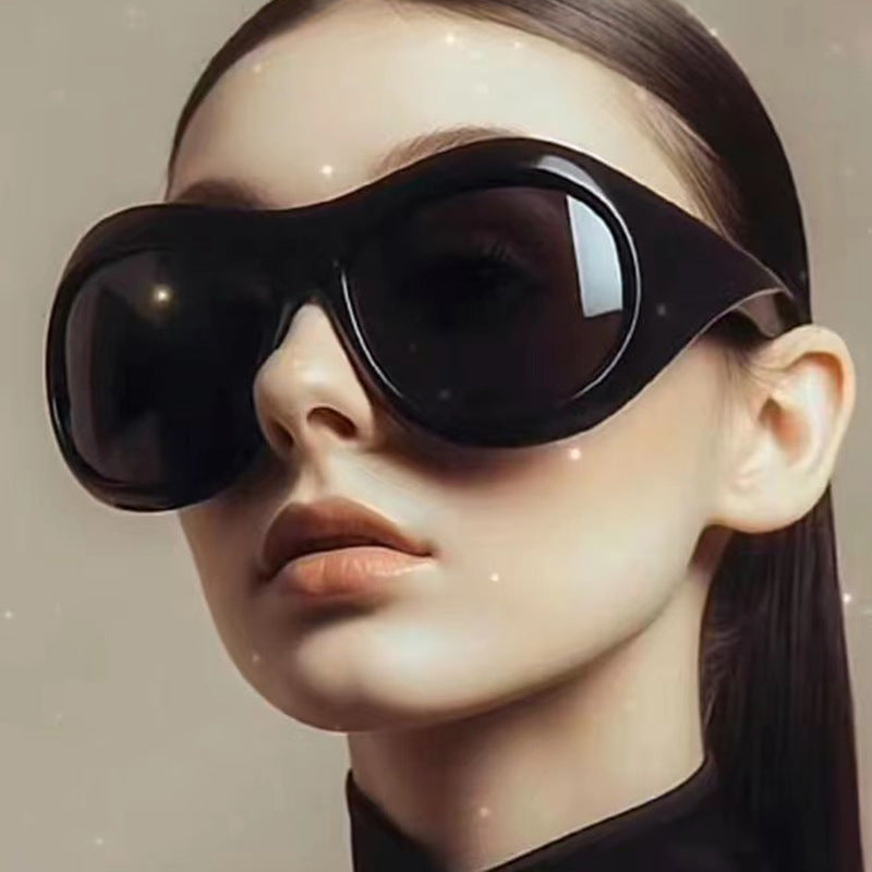 Ladies retro-inspired sunglasses with oversized frame and protective lenses Kalsten