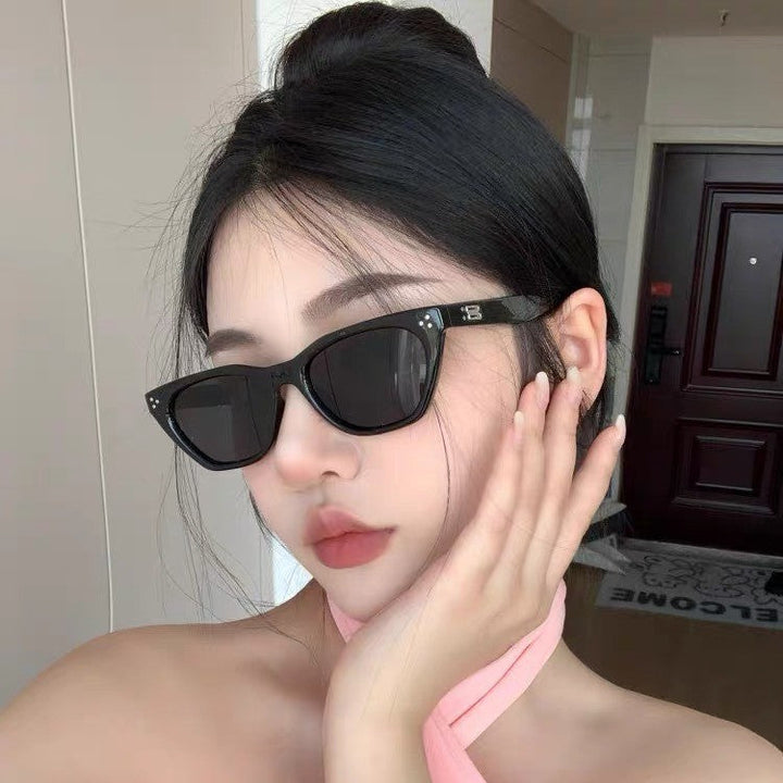 Ladies fashionable retro sunglasses with elegant design Kalsten