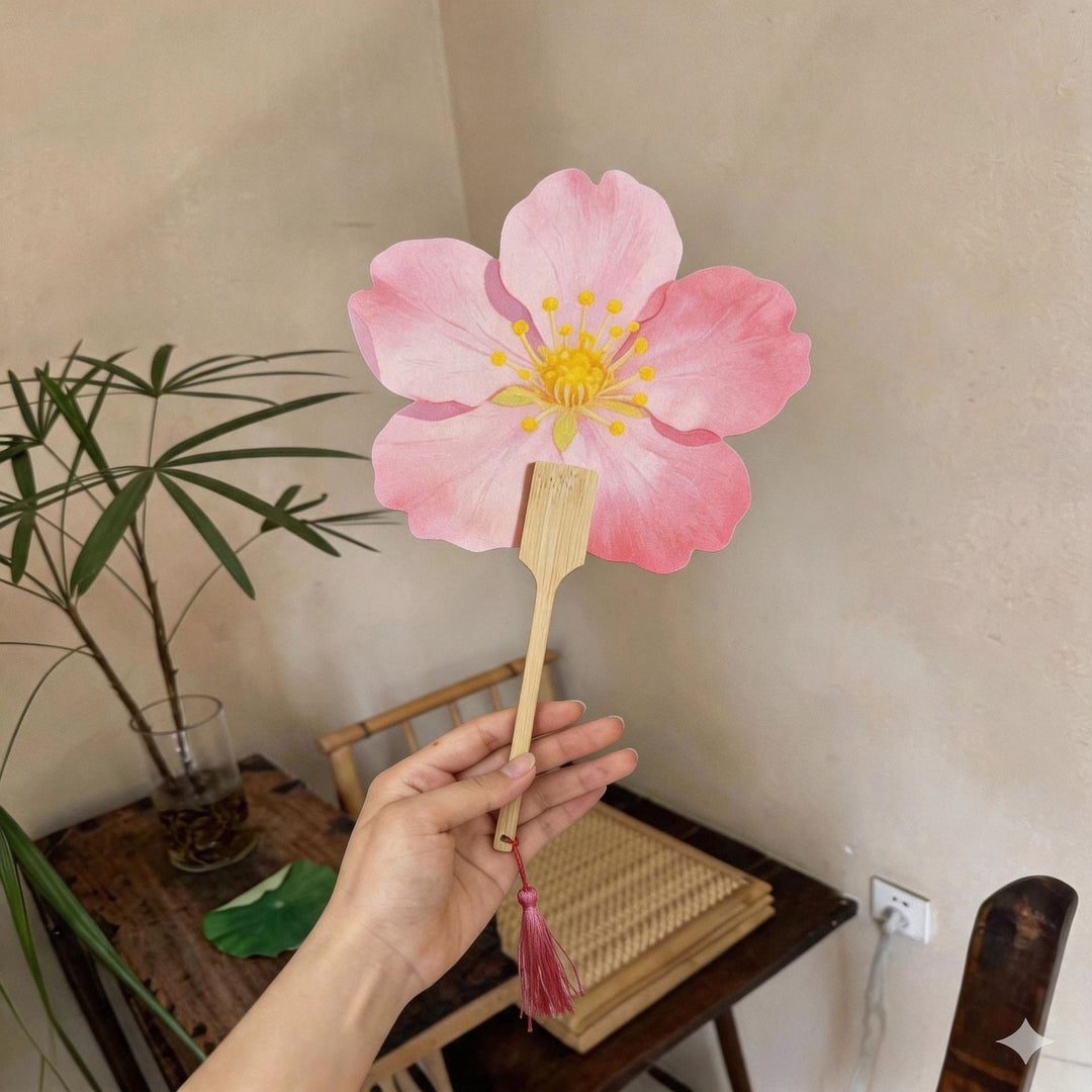 Hand fan with floral motifs Kalsten