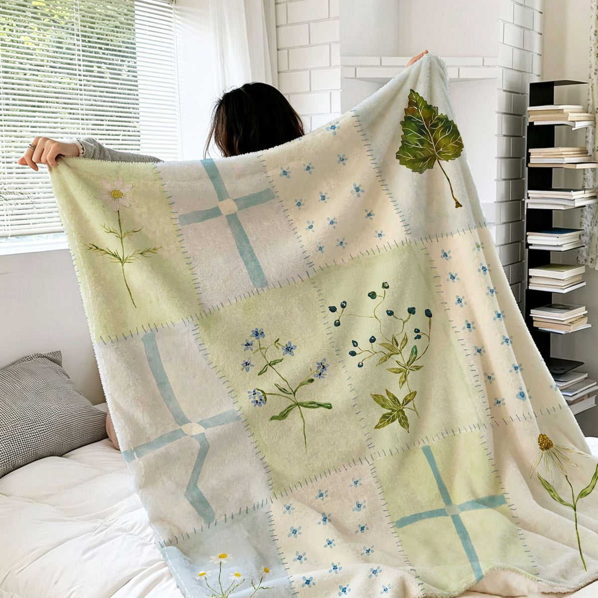 Floral Pattern Plush Throw Blanket