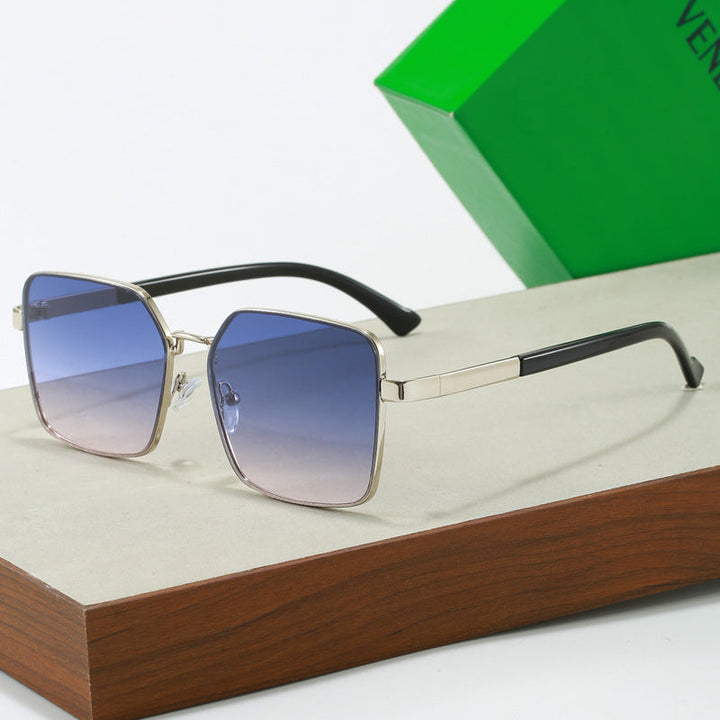 Women's fashionable sunglasses in square design with gradient lenses Kalsten