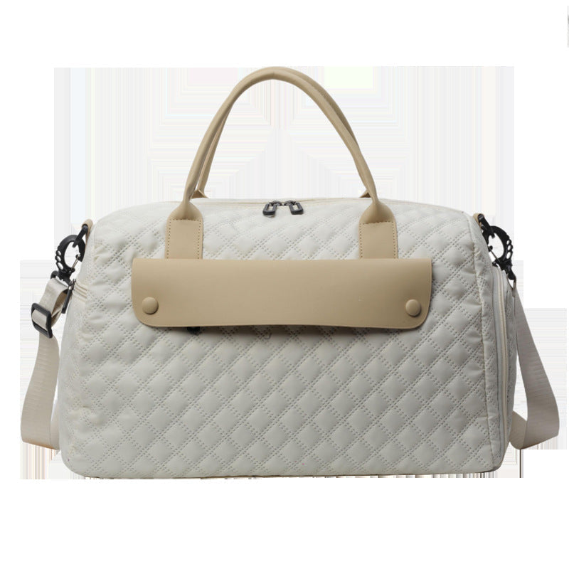 Sporty travel bag with ergonomic carrying system and water-repellent material Kalsten