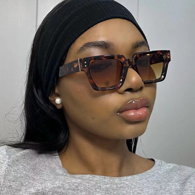 Women's trendy sunglasses in elegant oversized design Kalsten