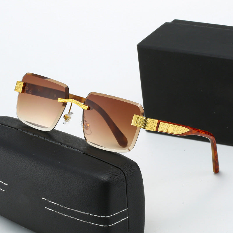 Ladies elegant sunglasses with luxurious, glittering frame Kalsten