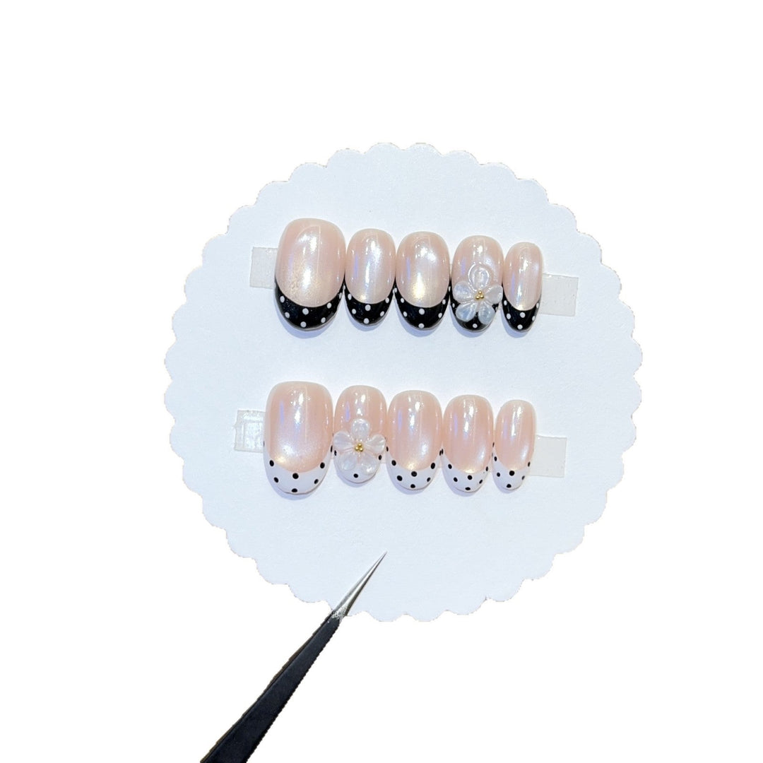 Decorative artificial nails with elegant accents Kalsten