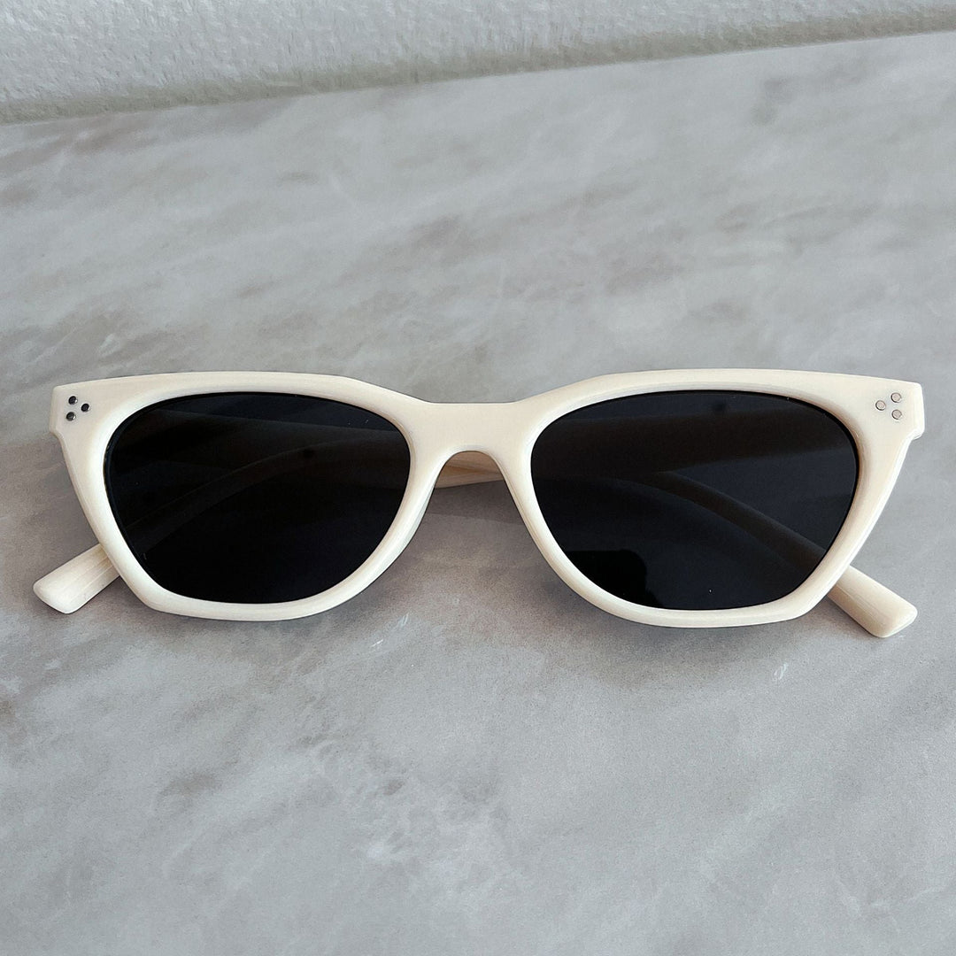 Ladies fashionable retro sunglasses with elegant design Kalsten