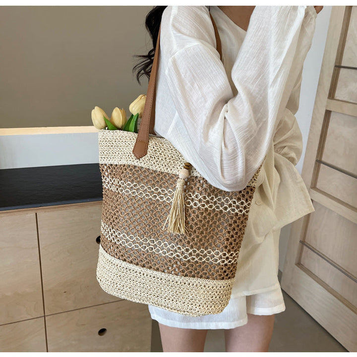 Braided tote bag with decorative fringes Kalsten