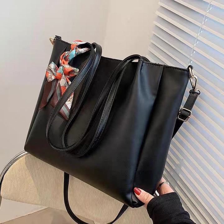 Modern Handbag with Adjustable Shoulder Strap Kalsten