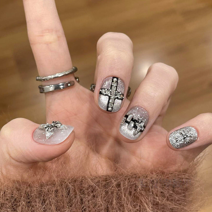 Glamorous artificial nails with rhinestone and glitter motifs Kalsten