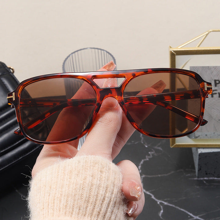 Women’s fashionable glasses with a fine frame and strict contours Kalsten