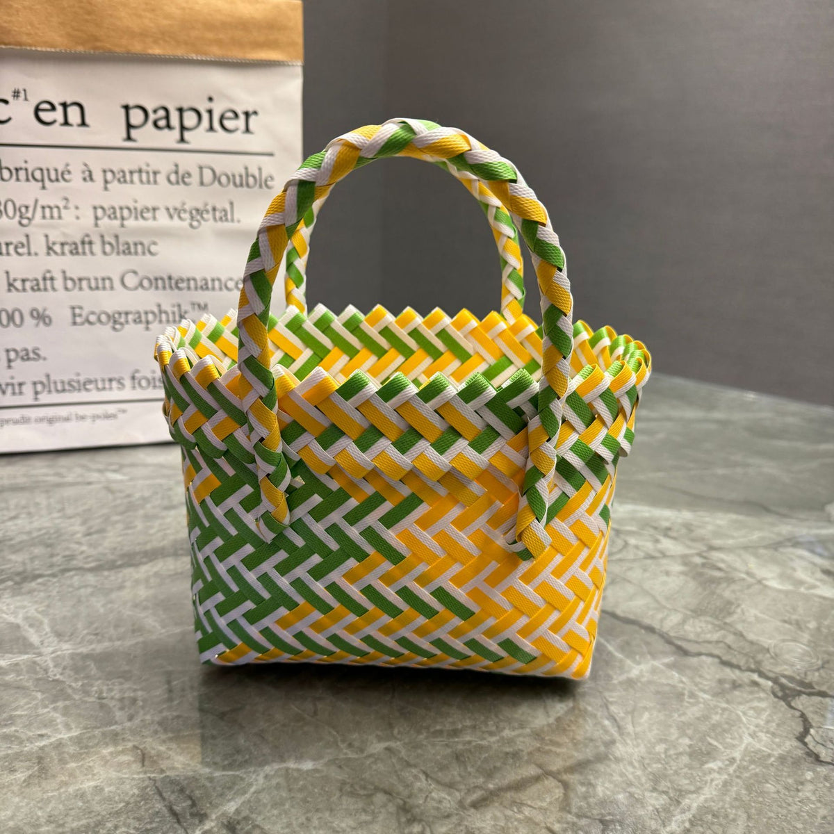 Playful basket bag with bow Acalora