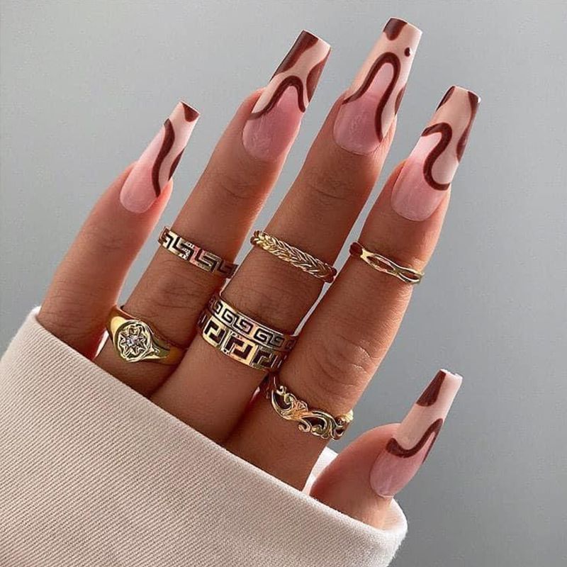 Nail set with elegant curved design Acalora