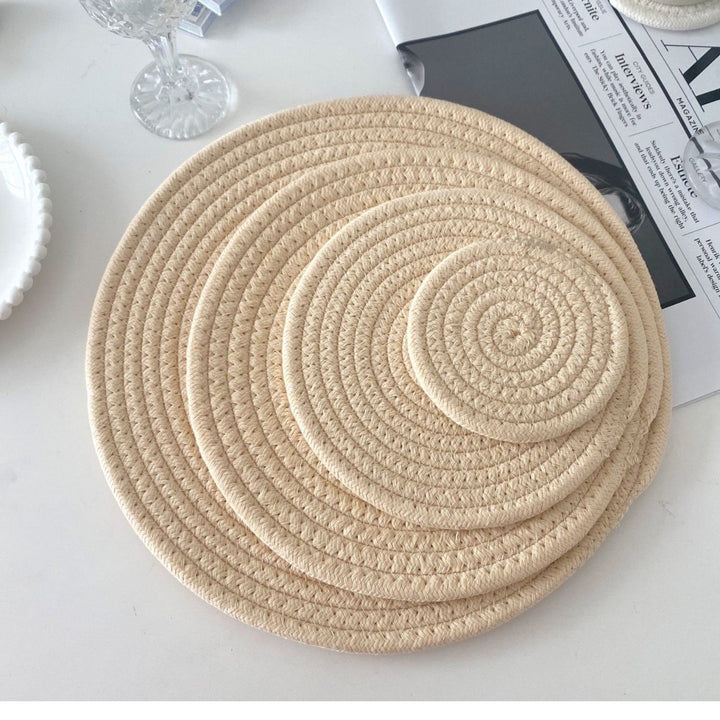 Ladies round placemats made of high-quality natural material Kalsten