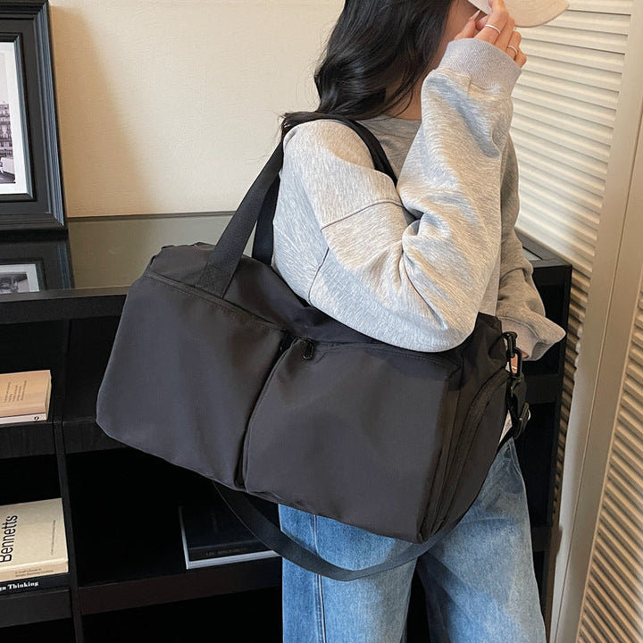 Sporty travel bag with expandable compartments Kalsten