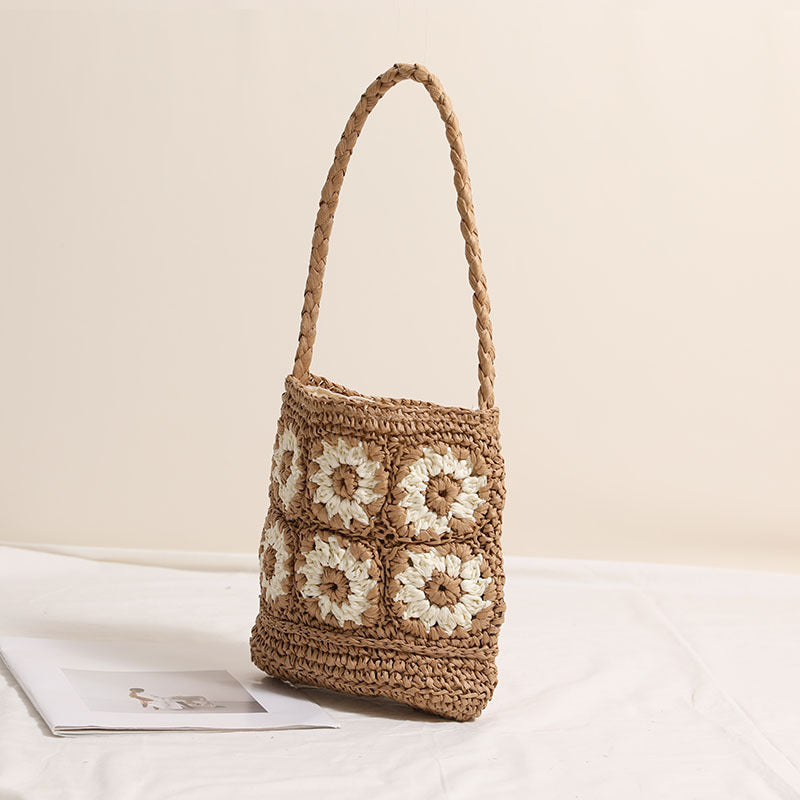 Handcrafted straw bag with floral patterns Kalsten
