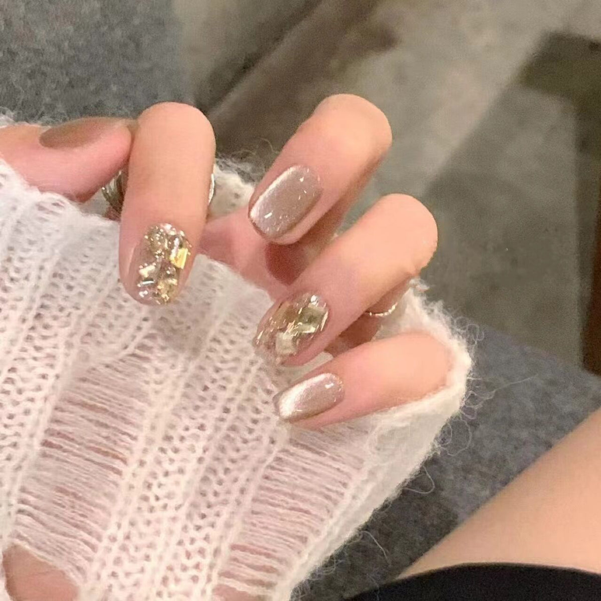Acrylic nail set with glamorous gold details Acalora