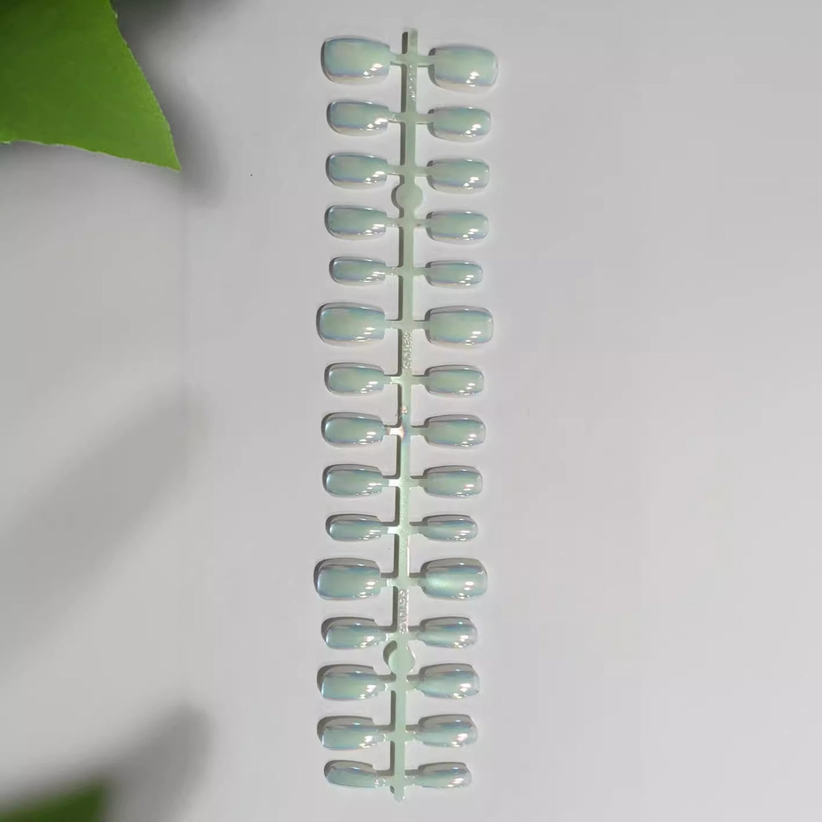 Iridescent Press-On Nail Set Acalora