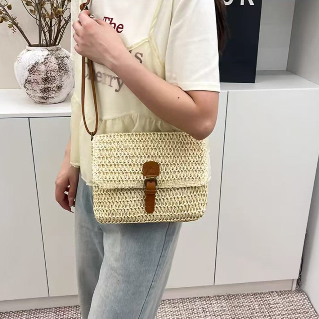 Handbag made of woven natural material with leather accents Kalsten