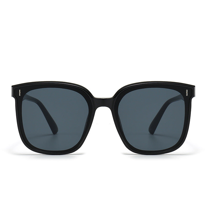 Women's fashion sunglasses with protective UV filter and elegant design Kalsten