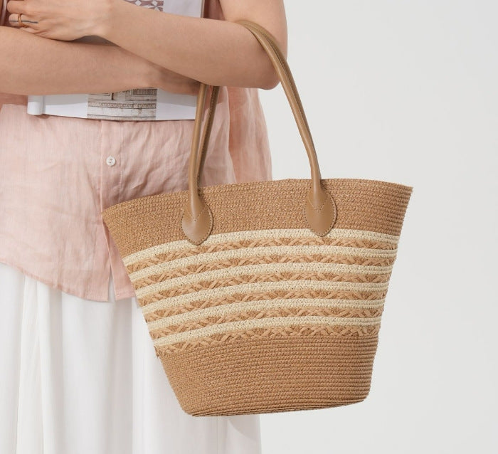 Beach bag made of natural woven material with elegant accents Kalsten