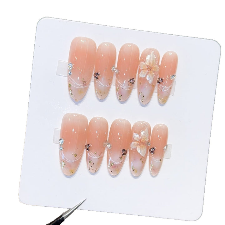 Artificial nails with delicate flower and glitter detail Kalsten